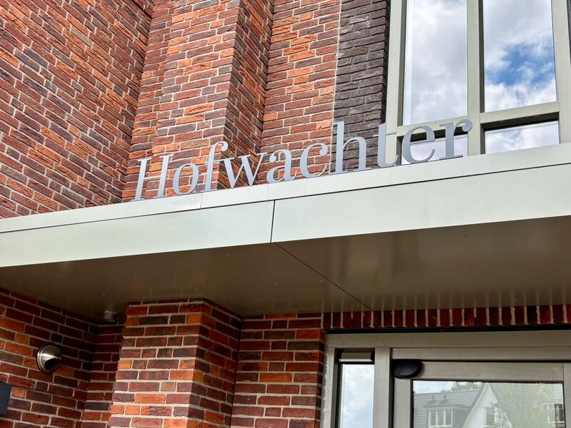 Hofwachter verwelkomt haar eerste bewoners
