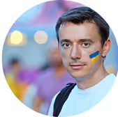 Porträt eines jungen Mannes mit Gesichtsbemalung.