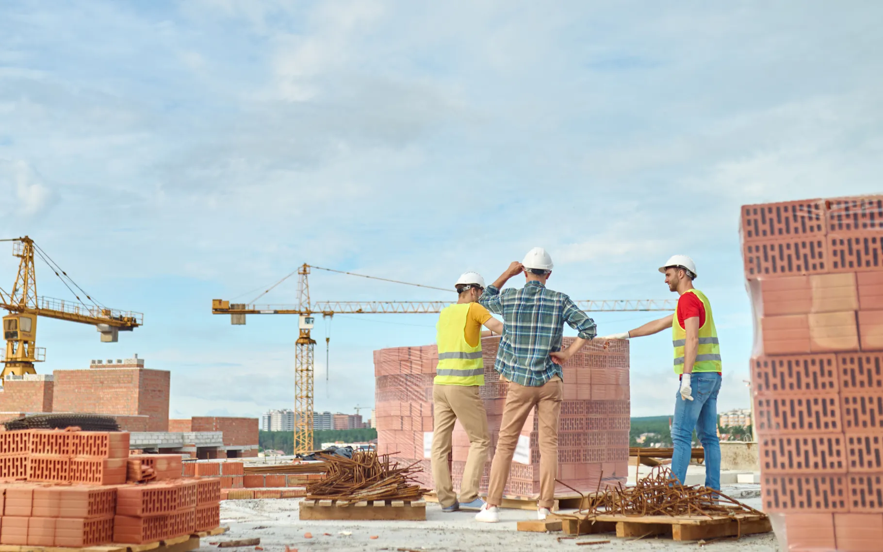 How Permit Tracking Software Helps Construction Teams