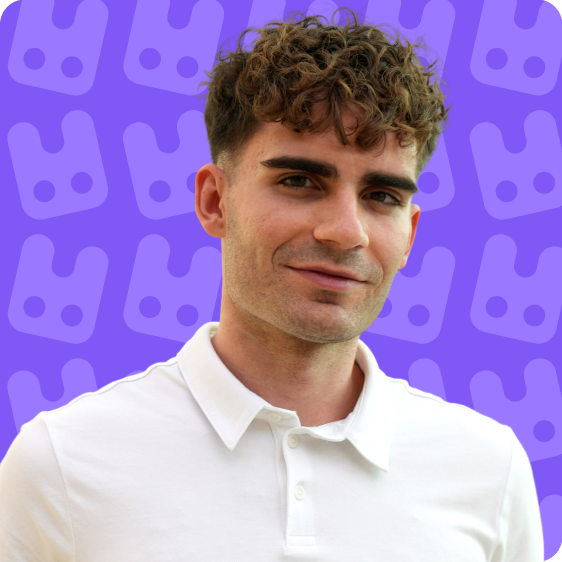 Zdjęcie portretowe Kacpra Gebauer, Opiekuna kursu Grafiki w JuniorLabs