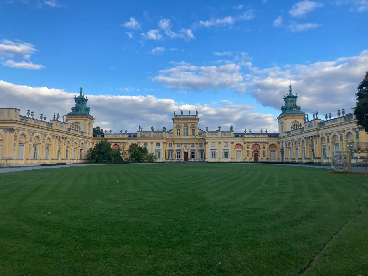 Majestatyczny pałac letni.