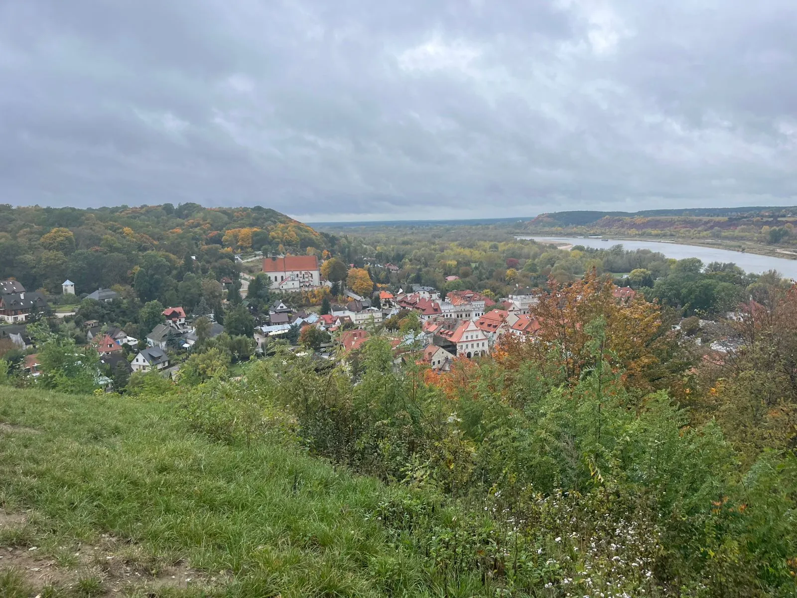Zapierający dech w piersiach widok na Kazimierz Dolny.