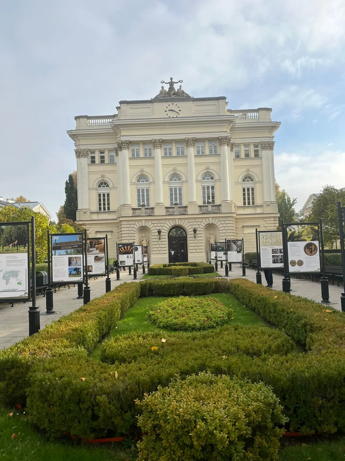 Kursy języka polskiego na pięknym Uniwersytecie Warszawskim.