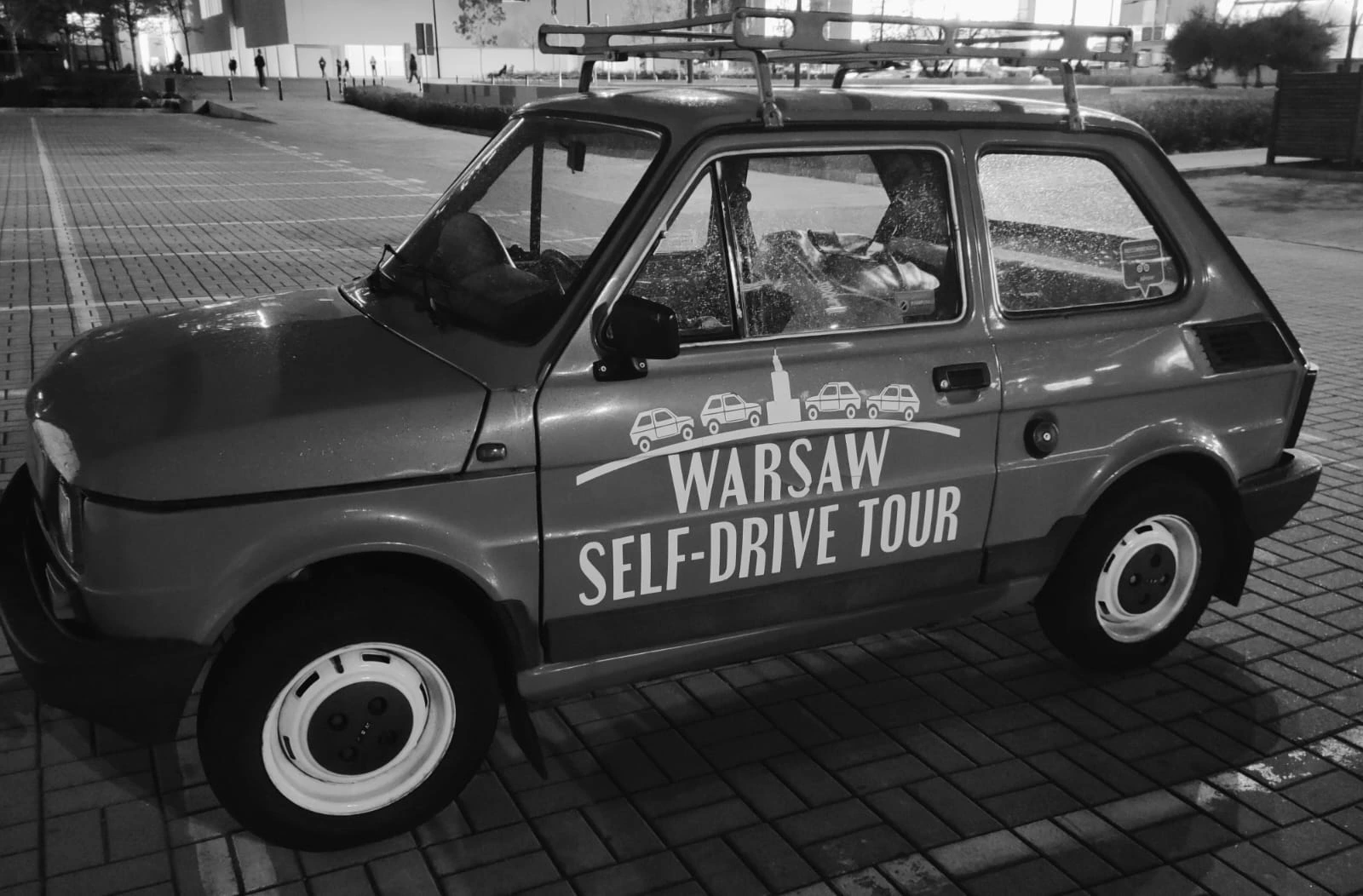 Uroczy stary samochód.