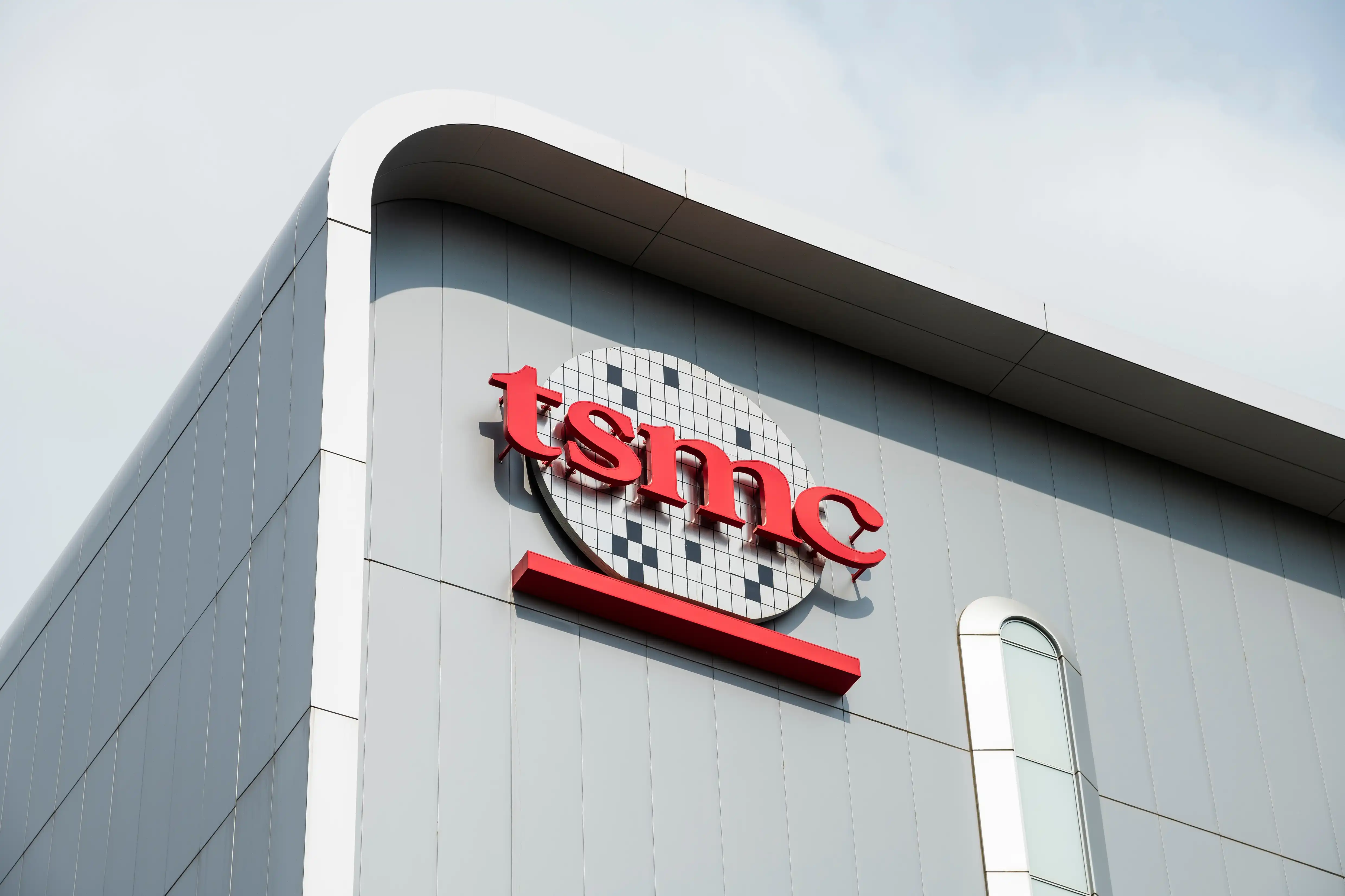 Completed curved exterior façade system at TSMC campus supported by precision bent framing components