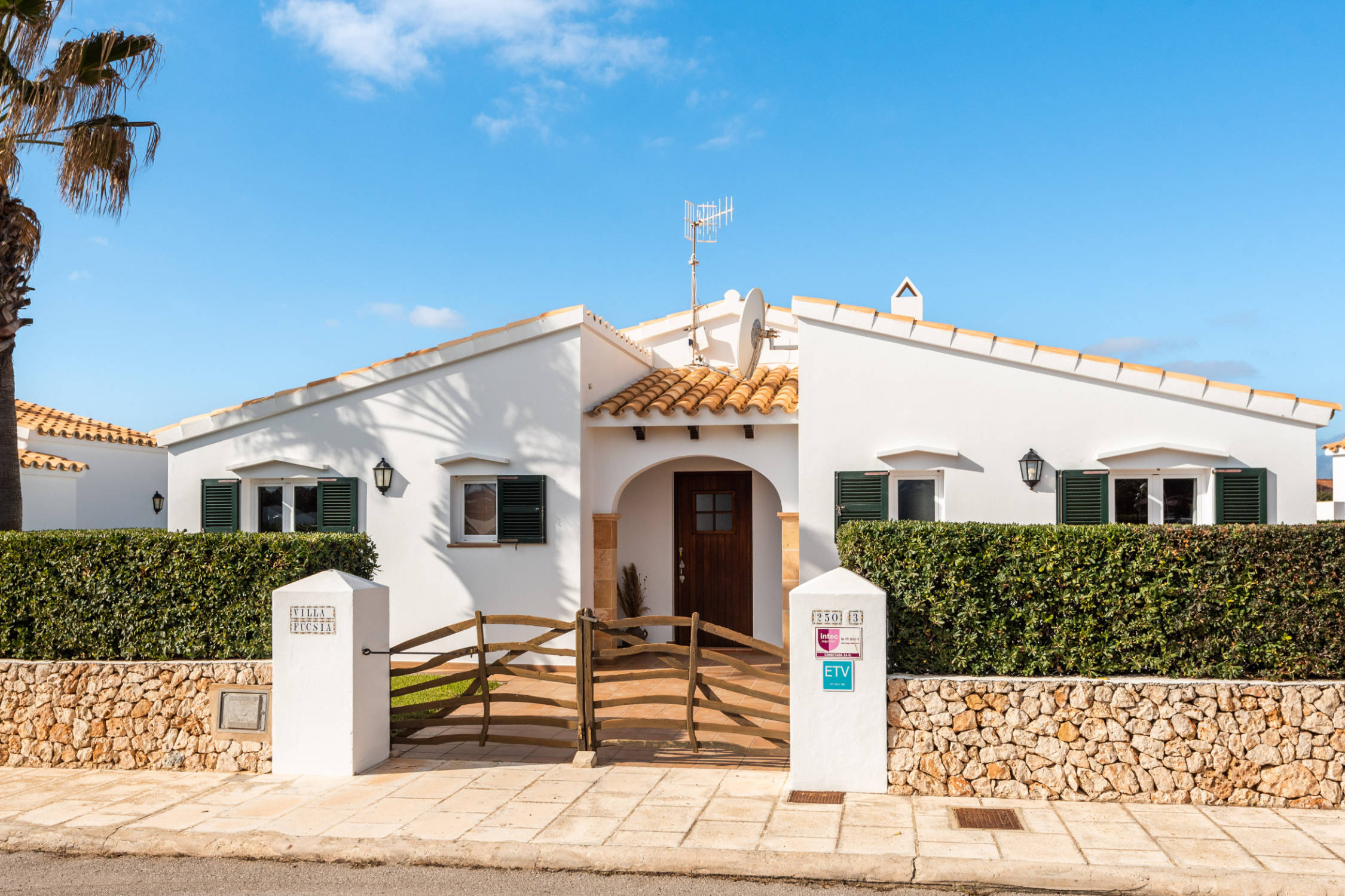 The Benefits of Having a Tourism Licence in Menorca: Your Gateway to a Smart Investment