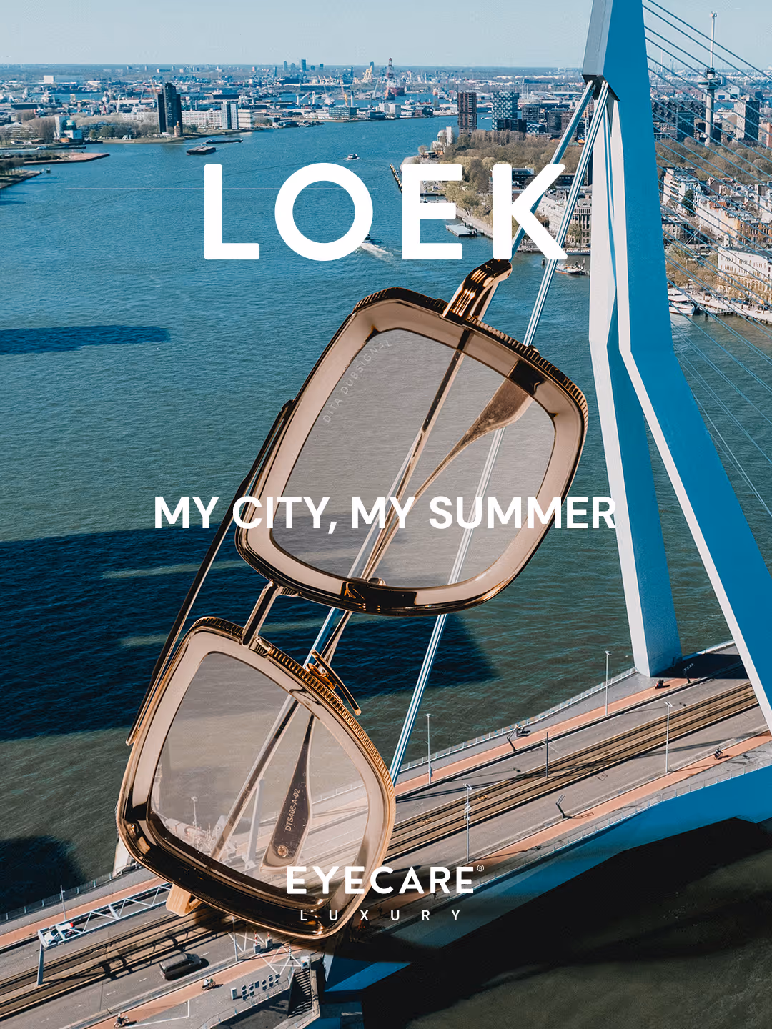 Loek optiek gigantische Dita Flight 006 zonnebril op de Erasmusbrug in Rotterdam