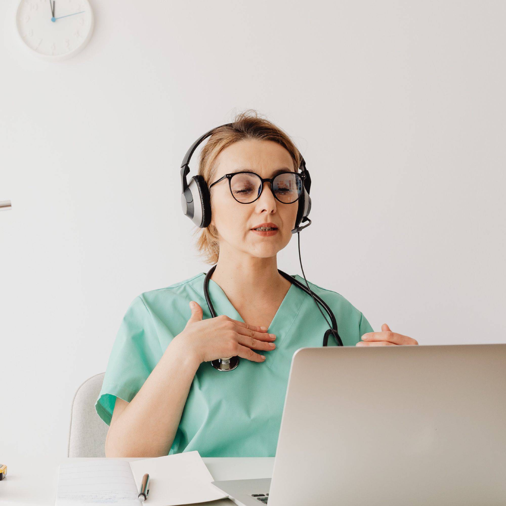 Patient using in-app messaging