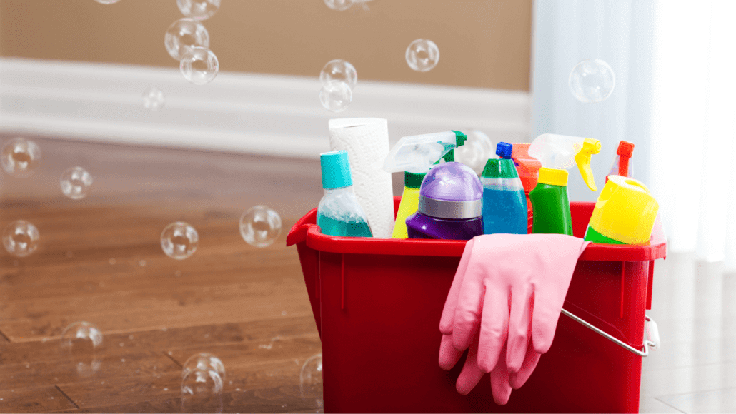 ecologisch schoonmaakmiddelen gebruiken voor bankstel reinigen