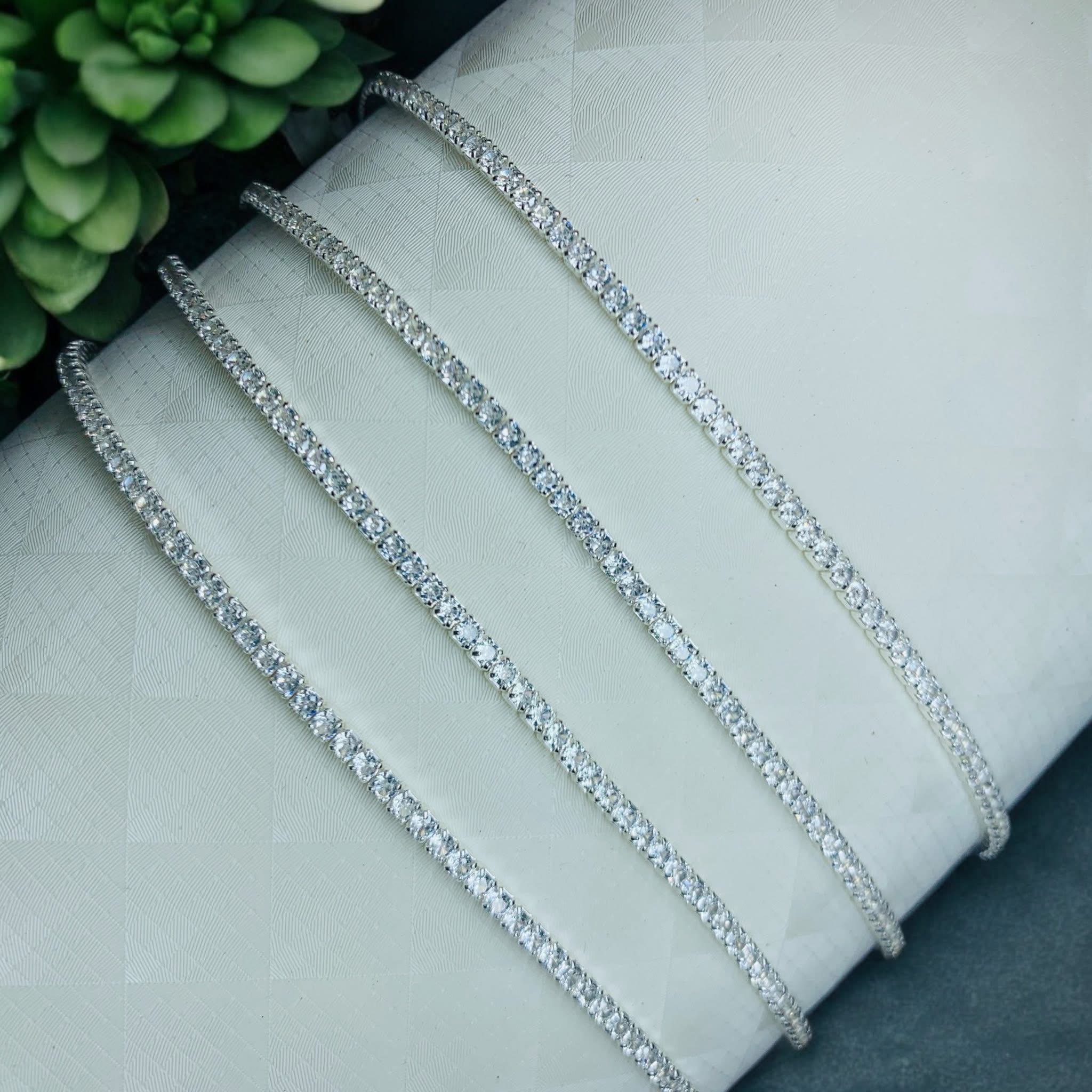 [background image] image of jewelry workshop