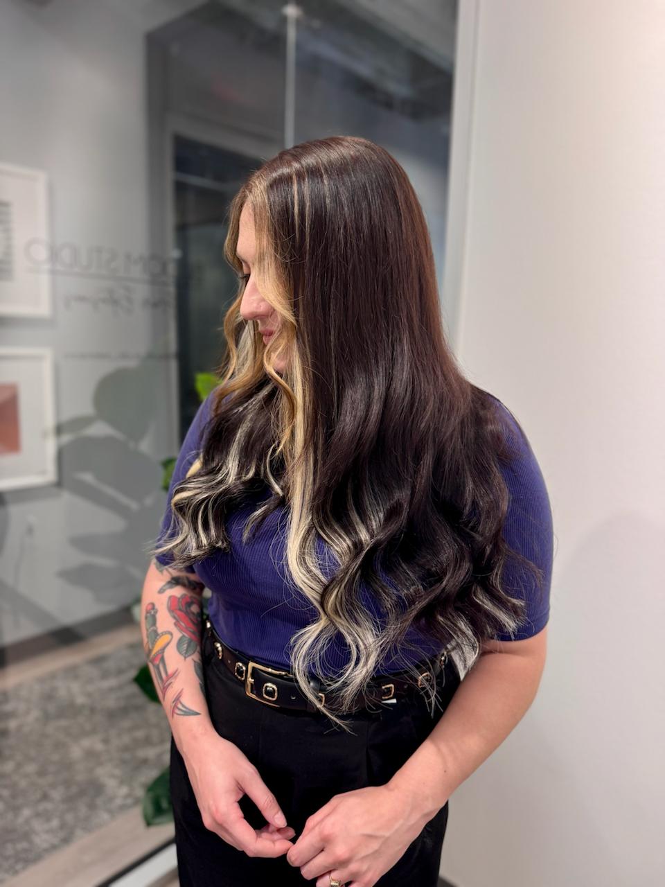 22 inch Ice Fusion Hair Extensions in Houston – Brown base with blonde contouring highlights by Bloom Studio