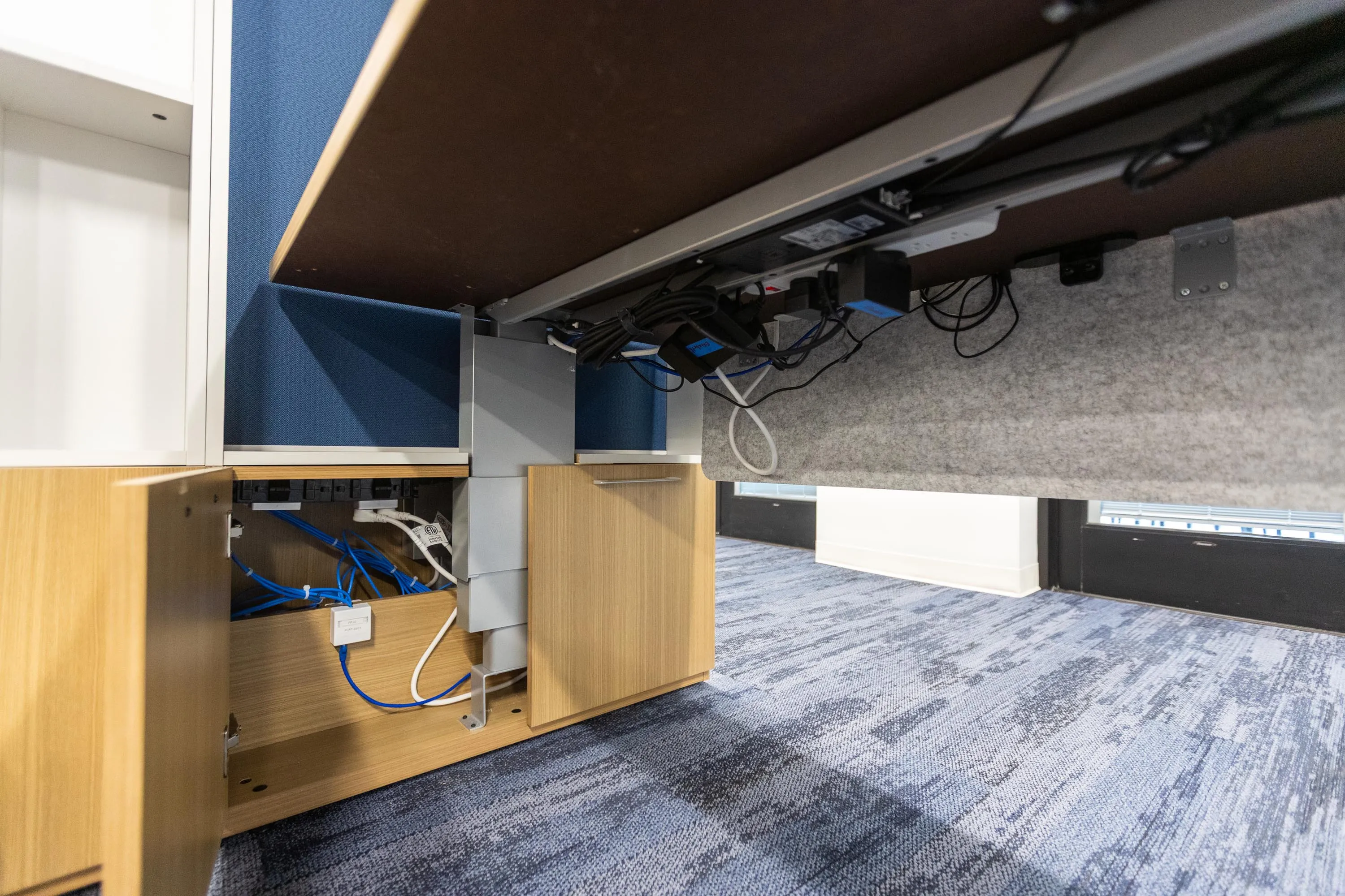 Labeled data port and managed cabling inside an office workstation