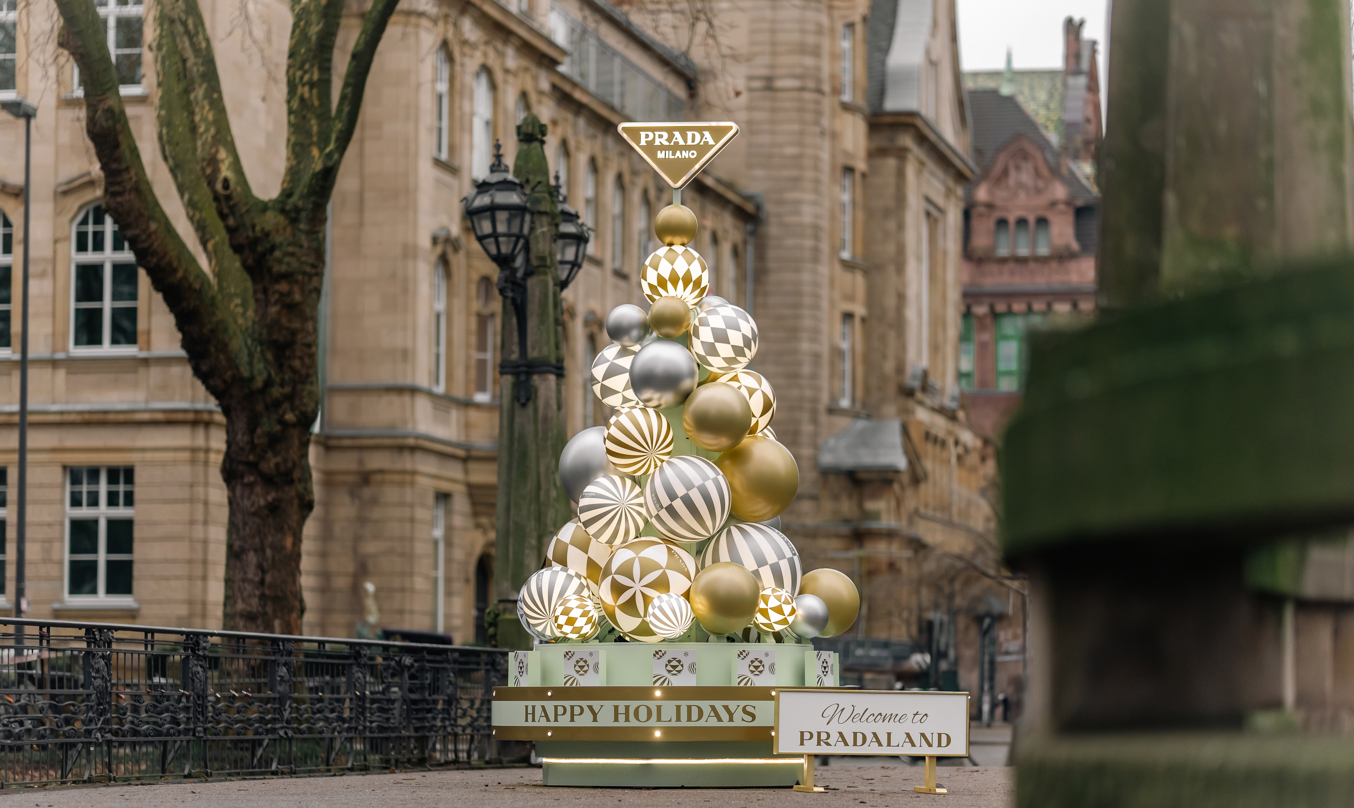 PRADA PARADOX POP-UP