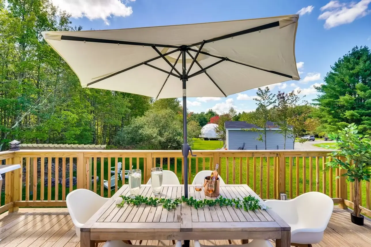 outdoor terrace with sun loungers, parasol, and mountain view at Unique Escapes NY