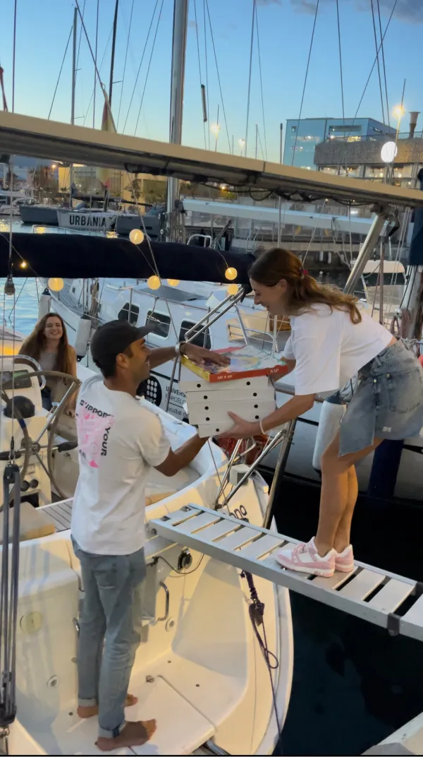 pizza boat barco barcelona
