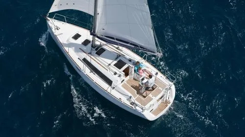 Oceanis 31 sailboat in Barcelona available