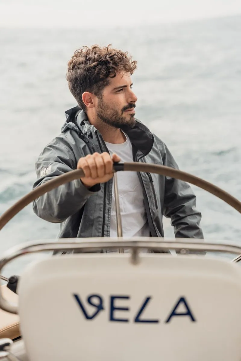 a vela captain on a sailing lesson in barcelona