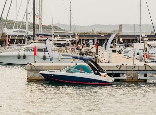 Motorboat rental in Barcelona