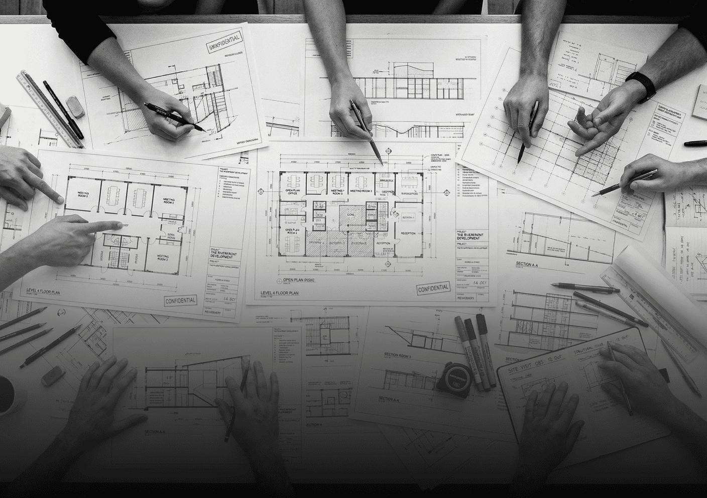 Zespół architektów BRJ-Studio pracujący nad projektem indywidualnym domu jednorodzinnego