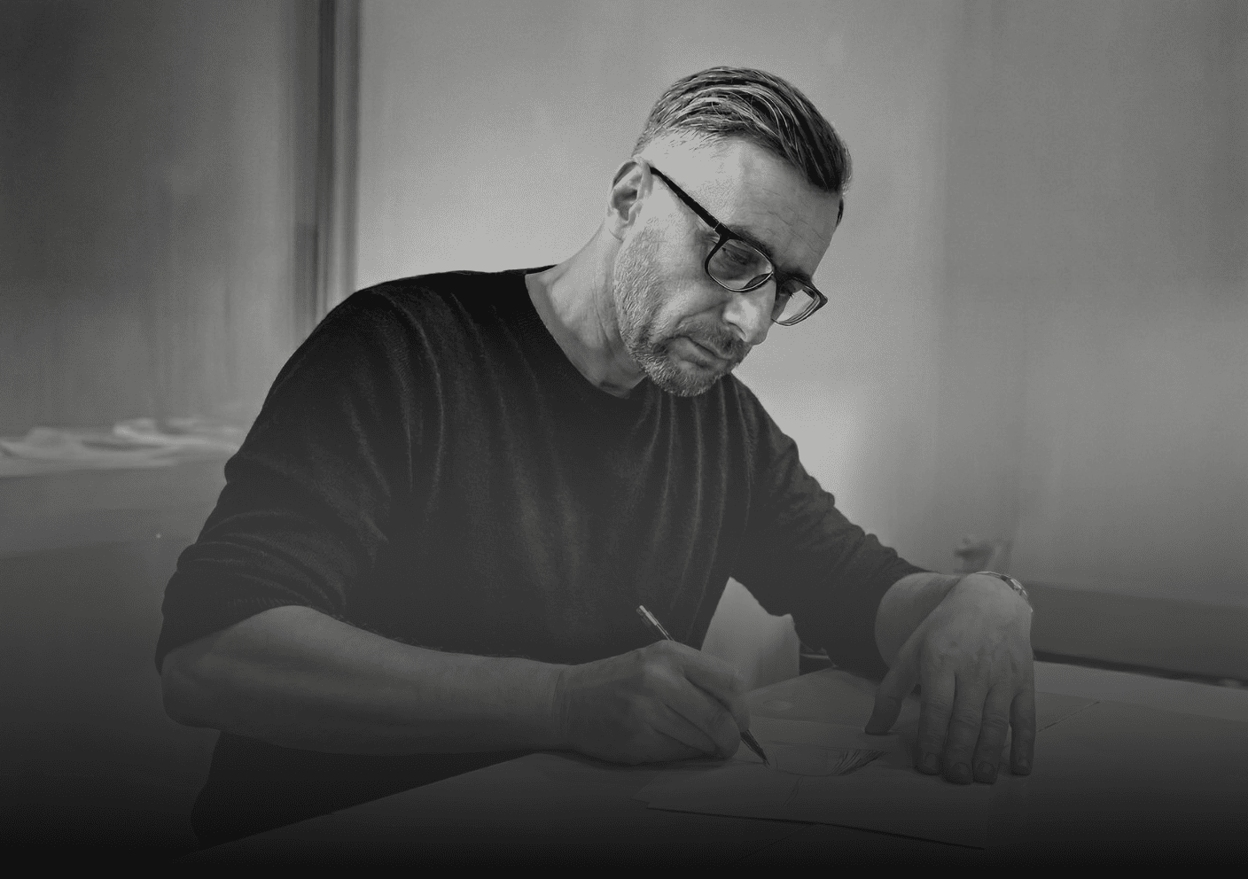 Architekt BRJ-Studio pracujący nad adaptacją projektu gotowego domu jednorodzinnego