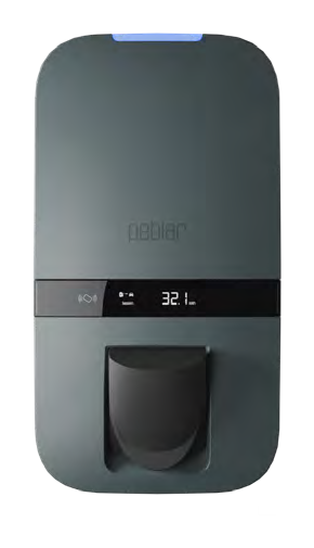 Peblar Business laadpaal met socket, vooraanzicht met display