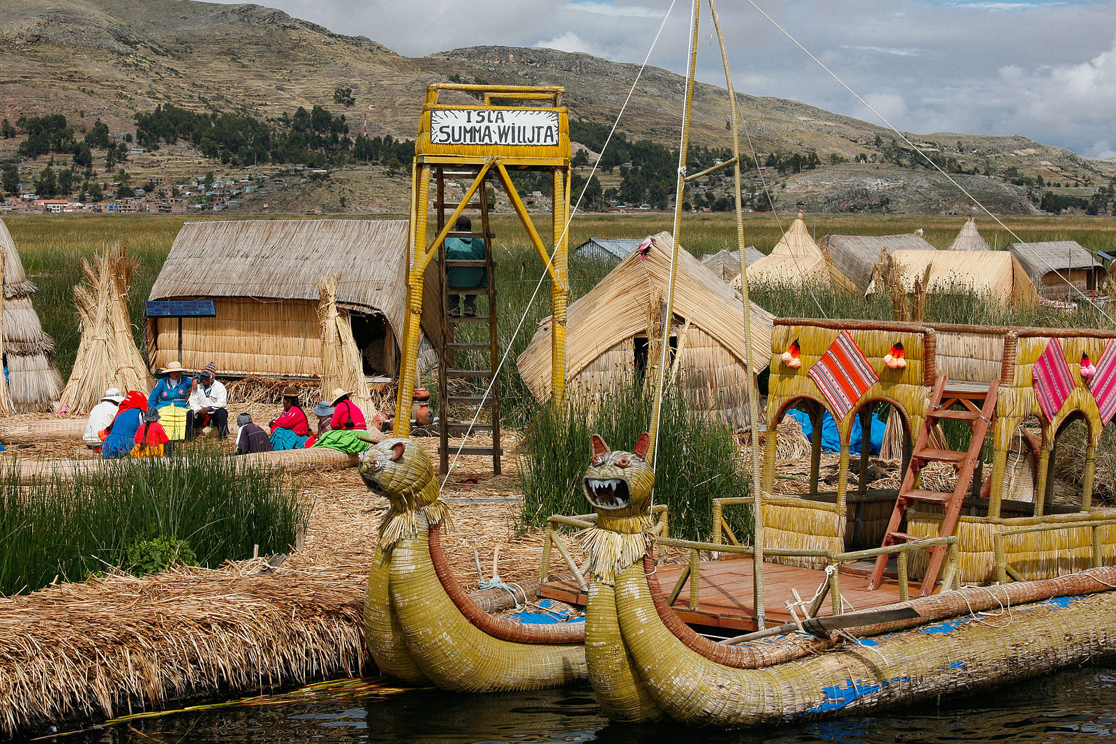 Floating islands made out of reeds by the Uros people, Peru ("Uros Islands, Peru" by Alex Proimos is licensed under CC by 2.0, https://commons.wikimedia.org/wiki/File:Uros_Islands,_Peru_%288631273304%29.jpg)