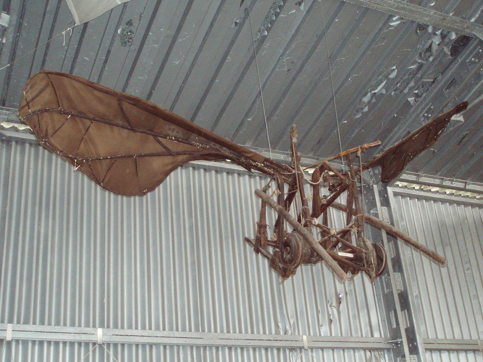 A rough replica of Leonardo Da Vinci's ornithopter design, displayed at the Museum of Aviation in Košice, Slovakia ("Replica of Leonardo Da Vinci's ornithopter at the Museum of Aviation in Košice" by ZemplinTemplar is licensed under CC BY-SA 4.0, https://commons.wikimedia.org/wiki/File:Replica_of_Leonardo_Da_Vinci%27s_ornithopter_at_the_Museum_of_Aviation_in_Ko%C5%A1ice_02.jpg)
