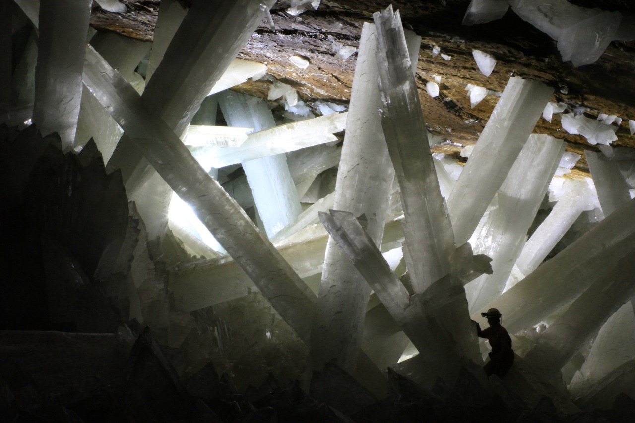Giant gypsum crystals in the Cave of Crystals, or Cueva de Naica, in Chihuaha, Mexico ("Cristales cueva de Naica" by Alexander Van Driessche / CC BY 3.0 via Wikimedia Commons)