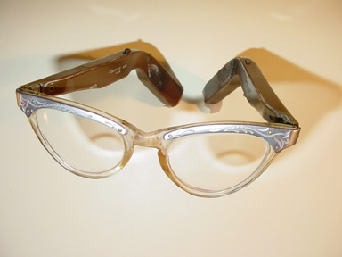 Sonotone’s first eyeglass hearing aid model from 1957