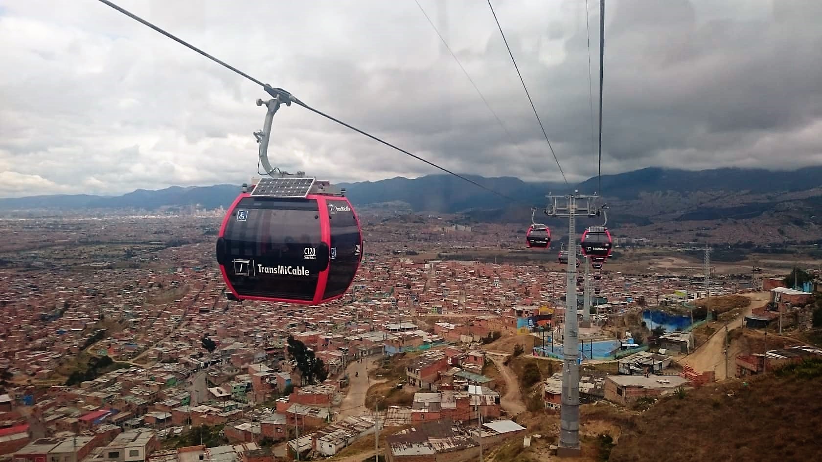 Bogotá’s TransMiCable cable car in Colombia ("TransMiCable" by NAN LIU / CC BY-SA 2.0 via Wikimedia Commons)