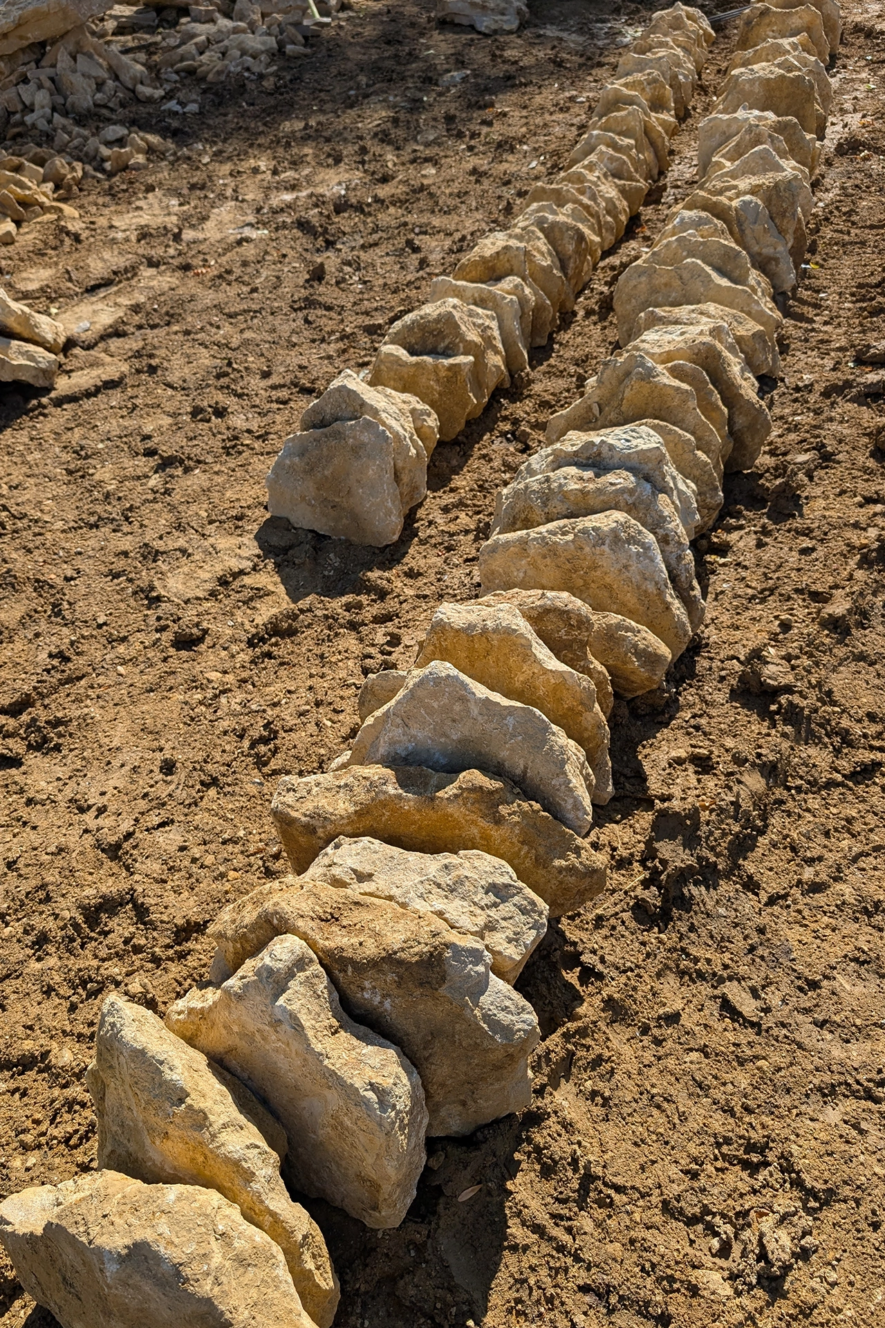 Featuring a varied mellow, cream and yellow colour, perfect for traditional walling projects