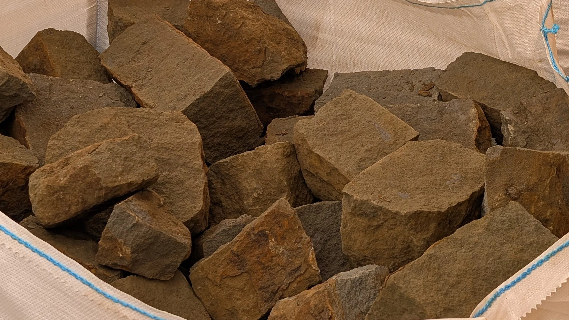 Mixed bags of cropped and dressed ironstone