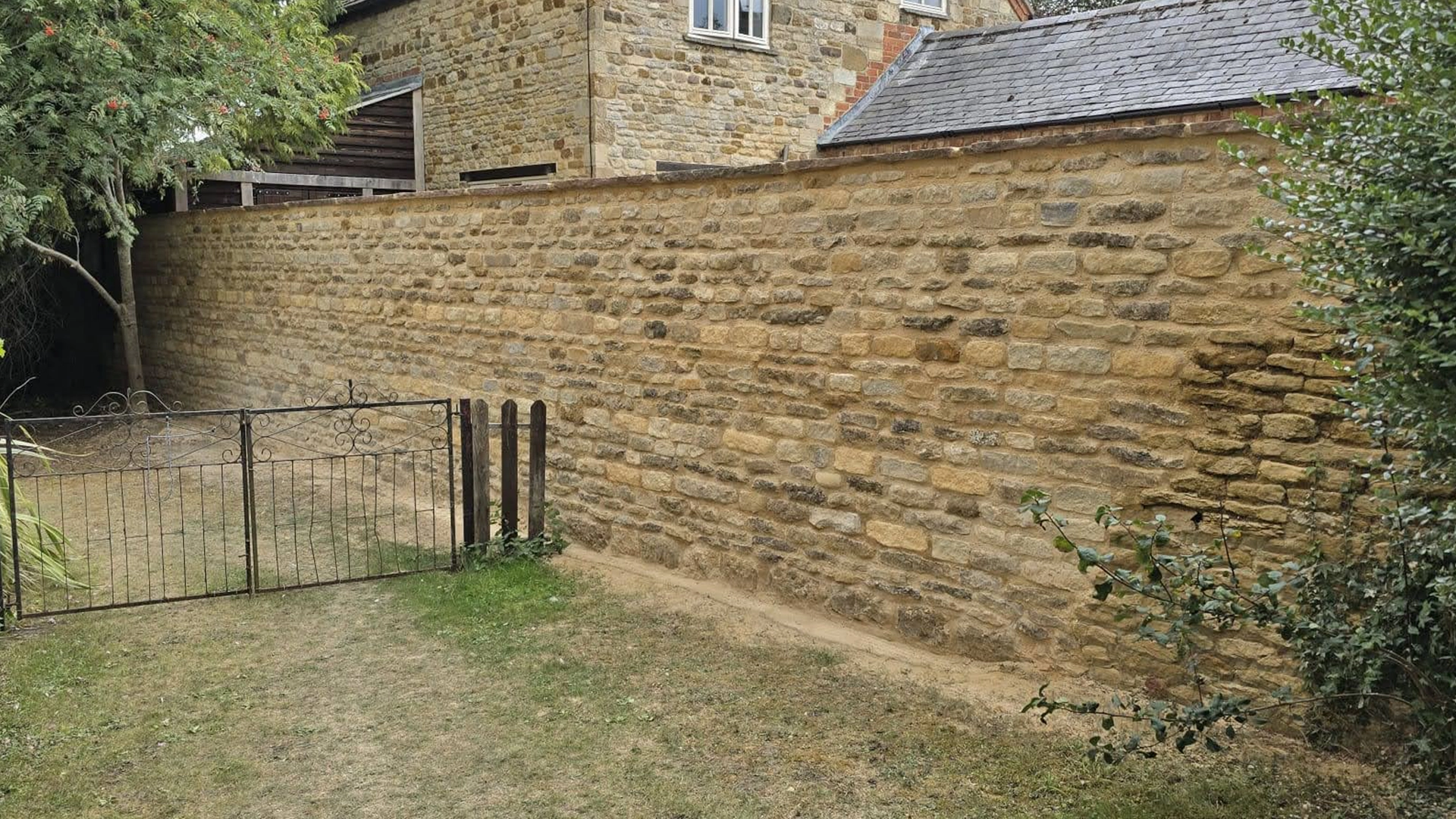 Cropped Limestone Walling