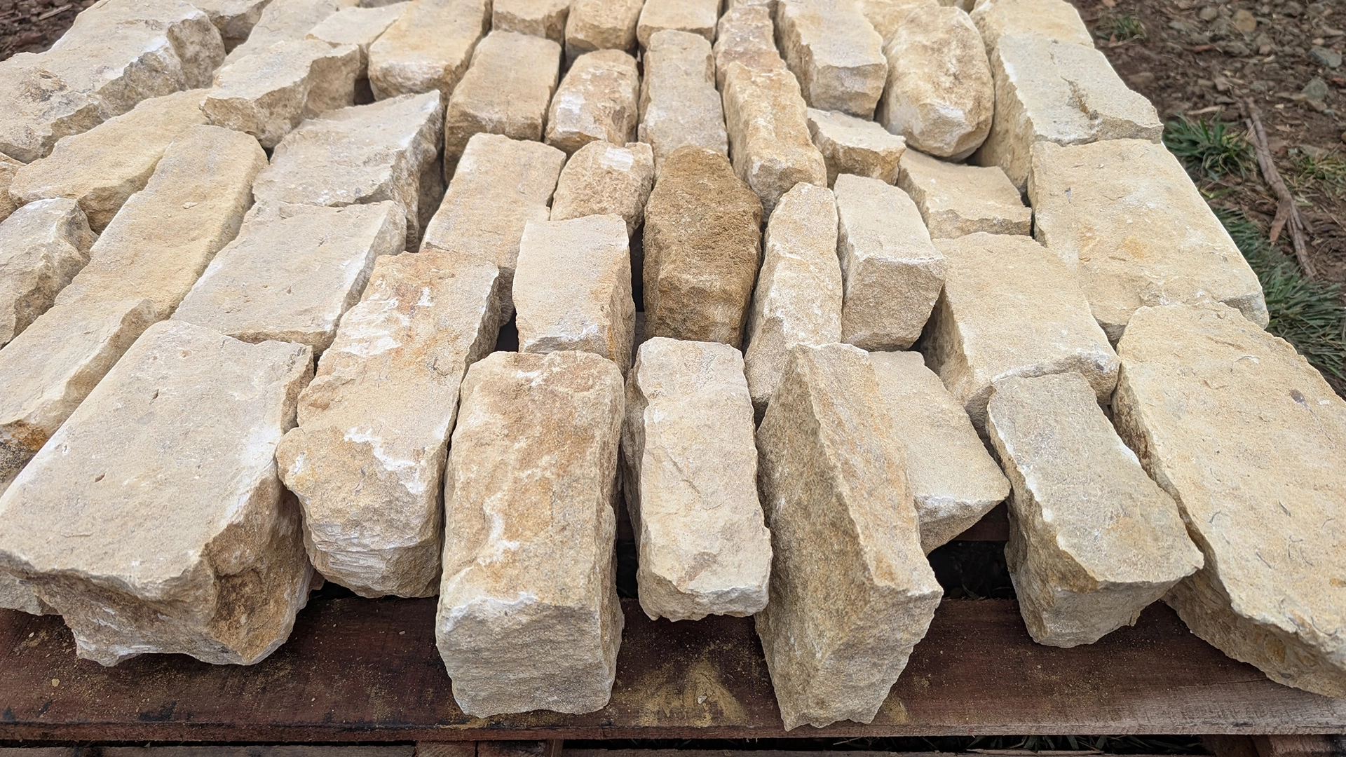 A side profile of our cropped cranford limestone showing the cropped bed depth