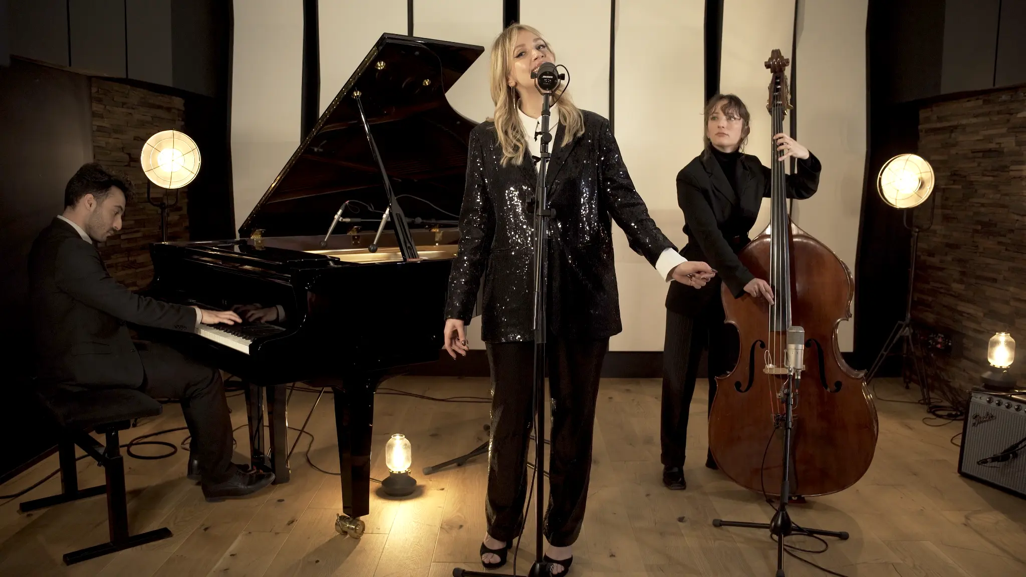 Trio de jazz avec chanteuse, piano et contrebasse pour une inauguration
