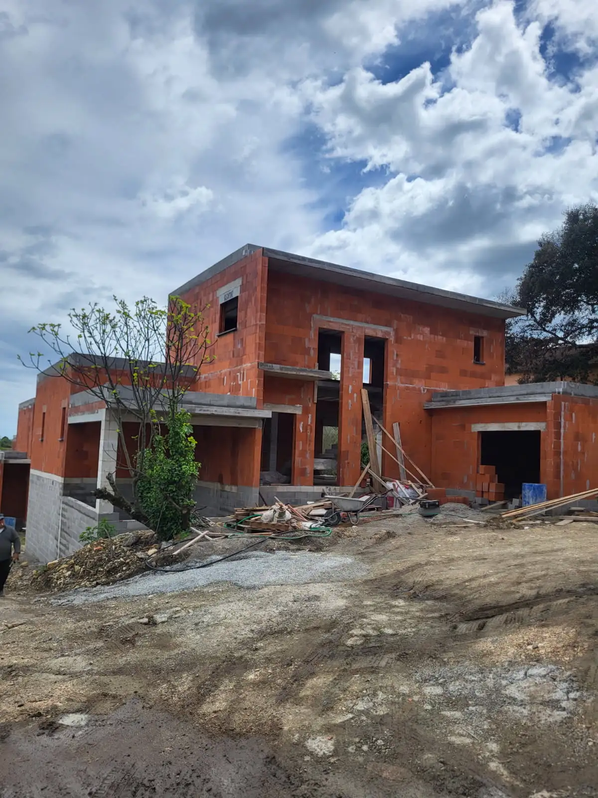 Travaux de gros œuvre et de maçonnerie pour la construction d'une maison à Alès, dans le Gard et l'Hérault.