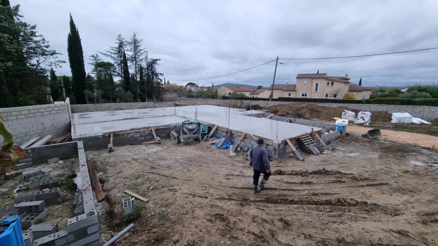 Dalle de plancher coulée sur une maison neuve