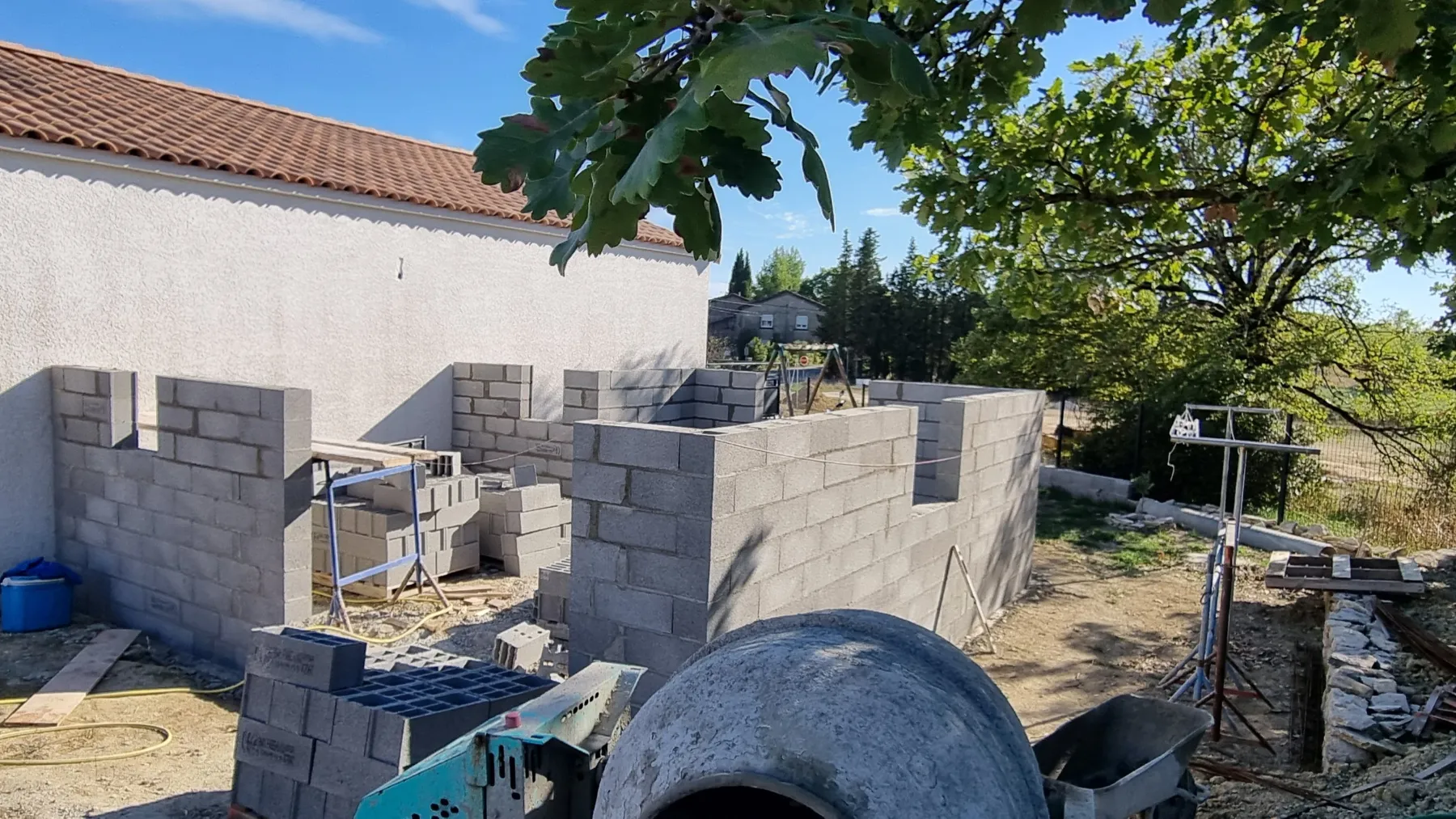 Extension en parpaing en cours d’élévation