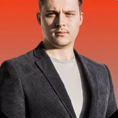 Enriko Korezki, Gründer