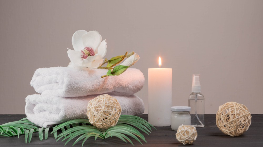 natural-elements-spa-with-candles