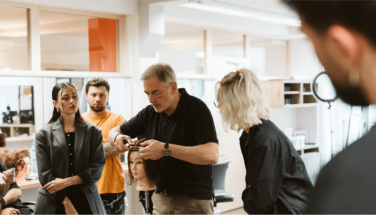Impression aus dem Meisterkurs Kosmetik an der Deutschen Friseurakademie