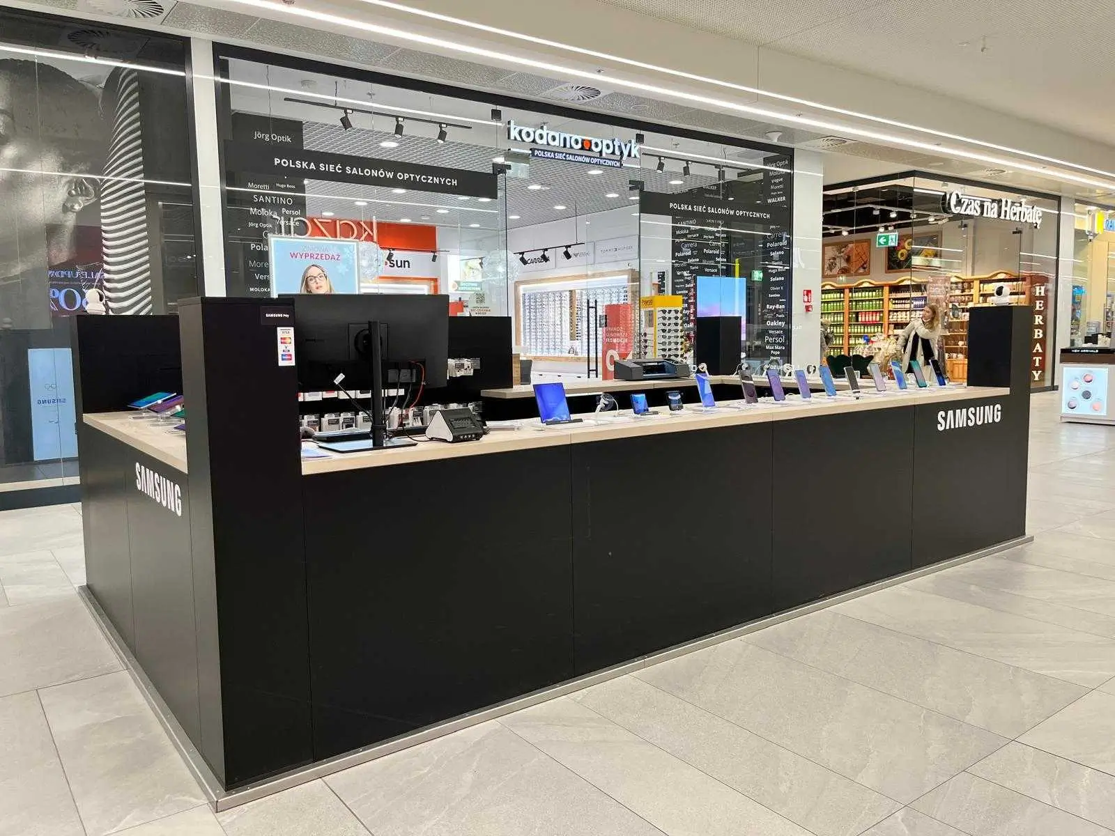 Samsung retail island operated by ROLV Media-Retail