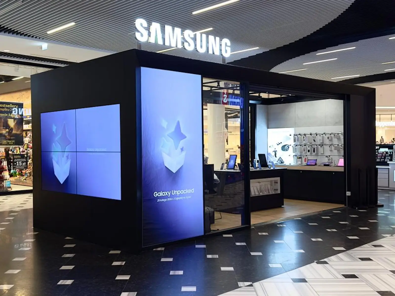 Samsung retail island operated by ROLV Media-Retail