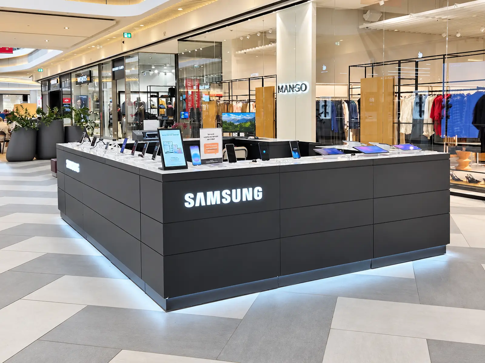 Samsung retail island operated by ROLV Media-Retail