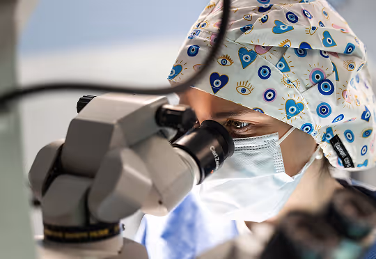 veterinary ophthalmologist performing surgery