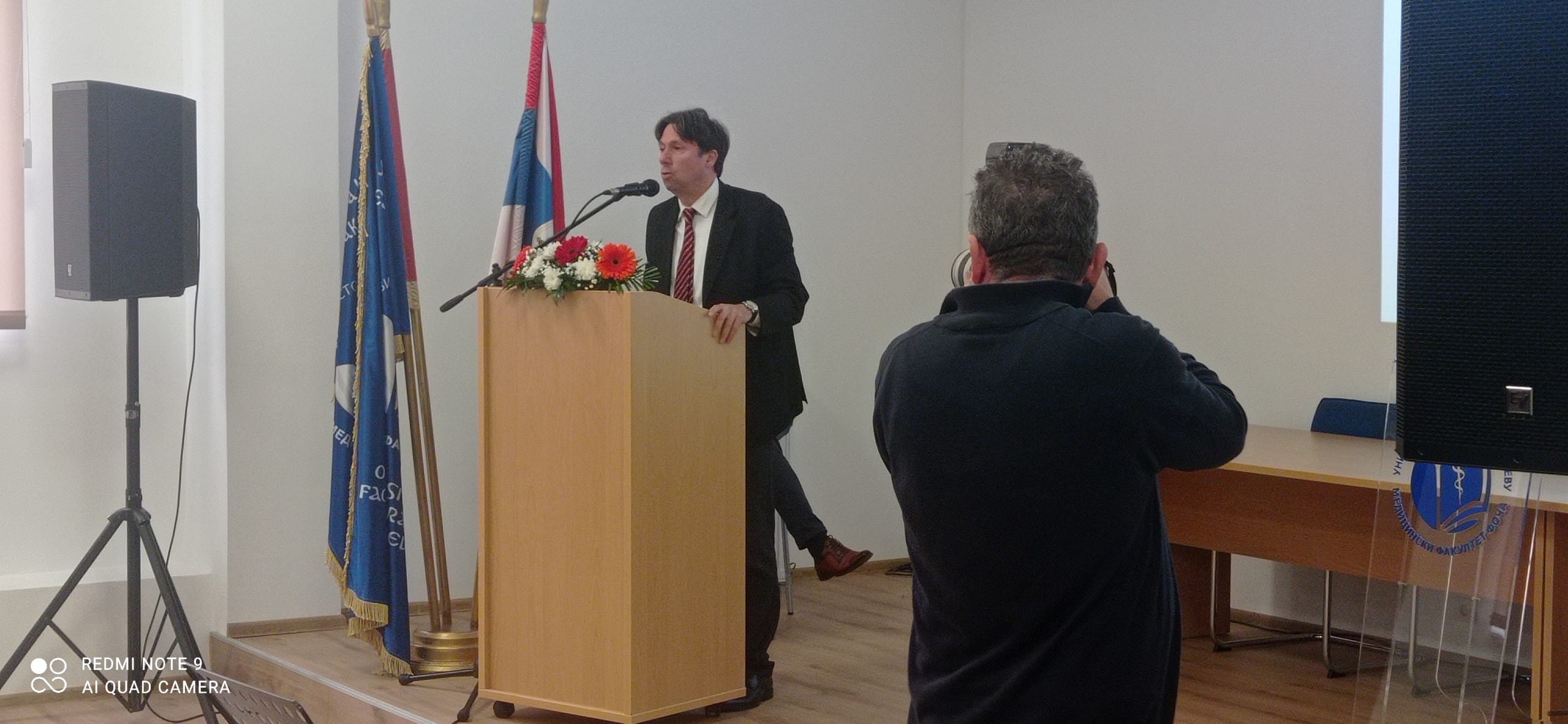Prof. Dr. Dejan Bokonjić bei einem Festakt der Medizinischen Fakultät Foča