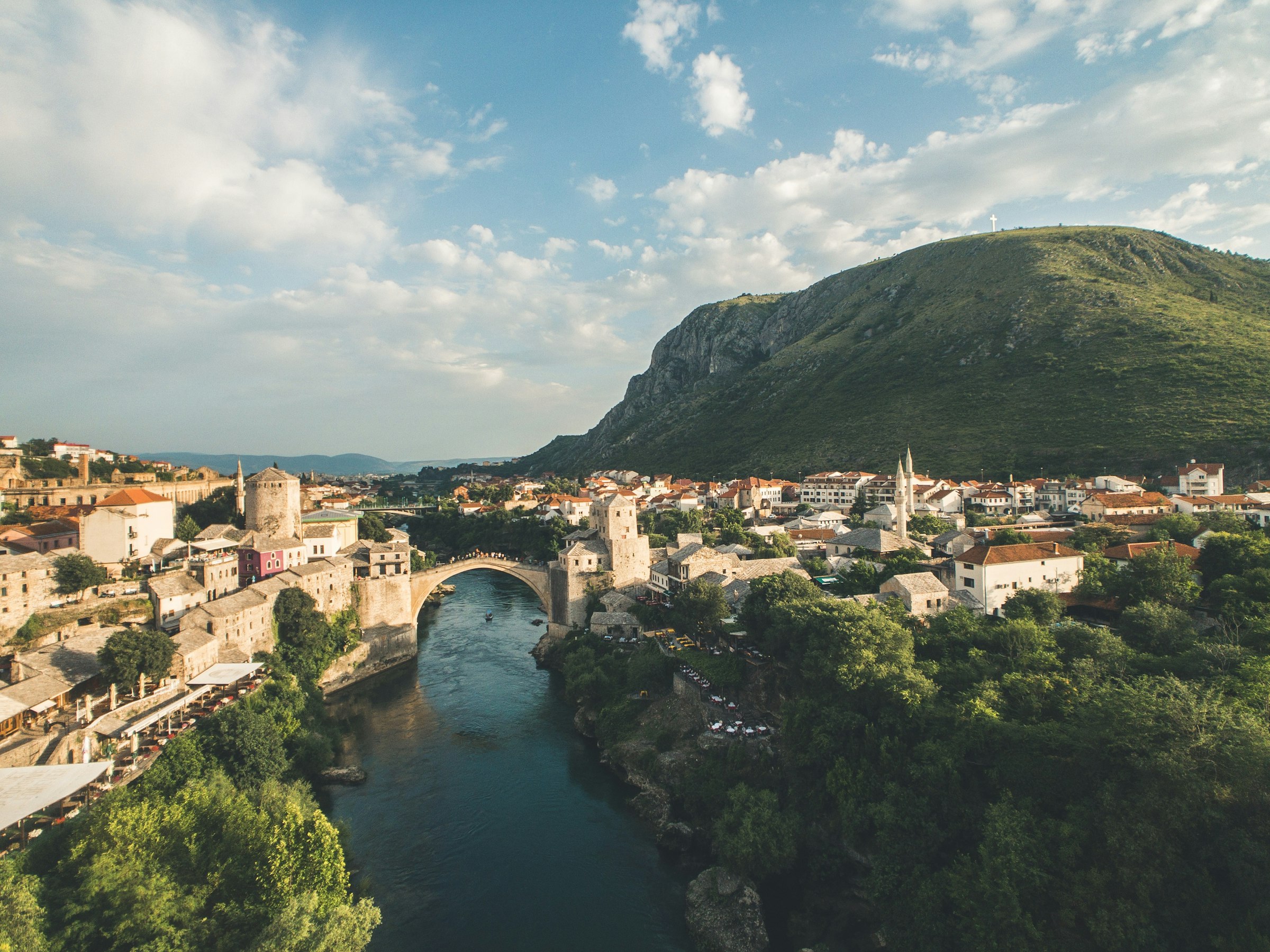 Alte Brücke Stari Most über der Neretva in Mostar, Bosnien und Herzegowina