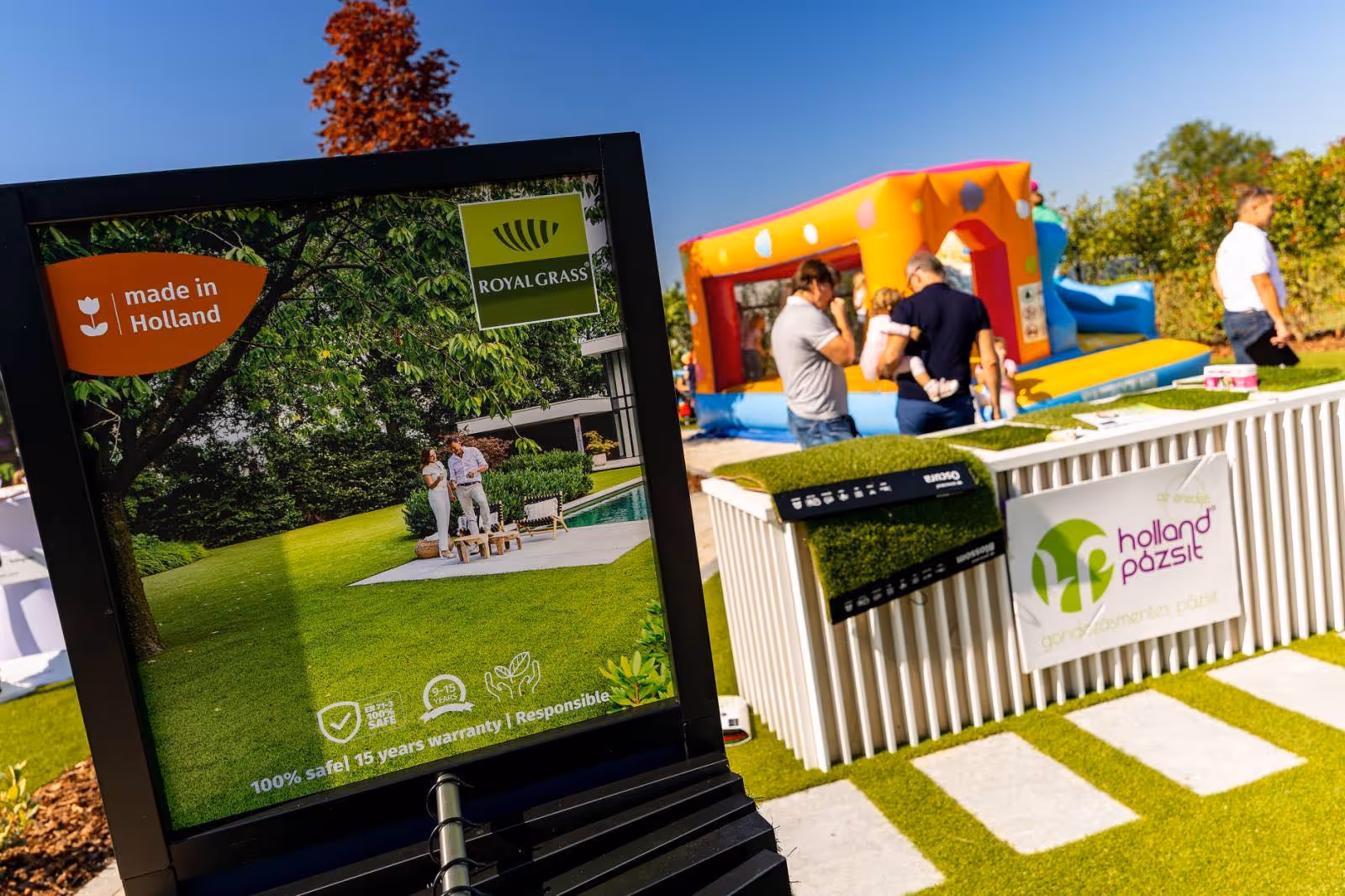 Megnyílt a Holland Pázsit Műfű Centrum Fóton – gyere el és nézz körül!