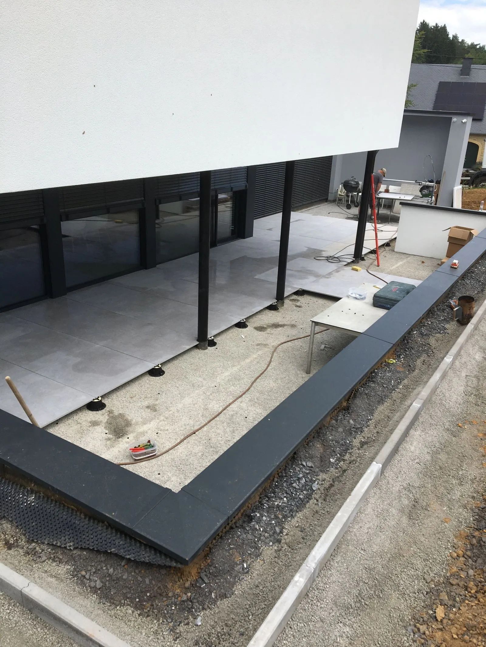 Photo d'une allé de pavé dans un jardin fait par Brovert