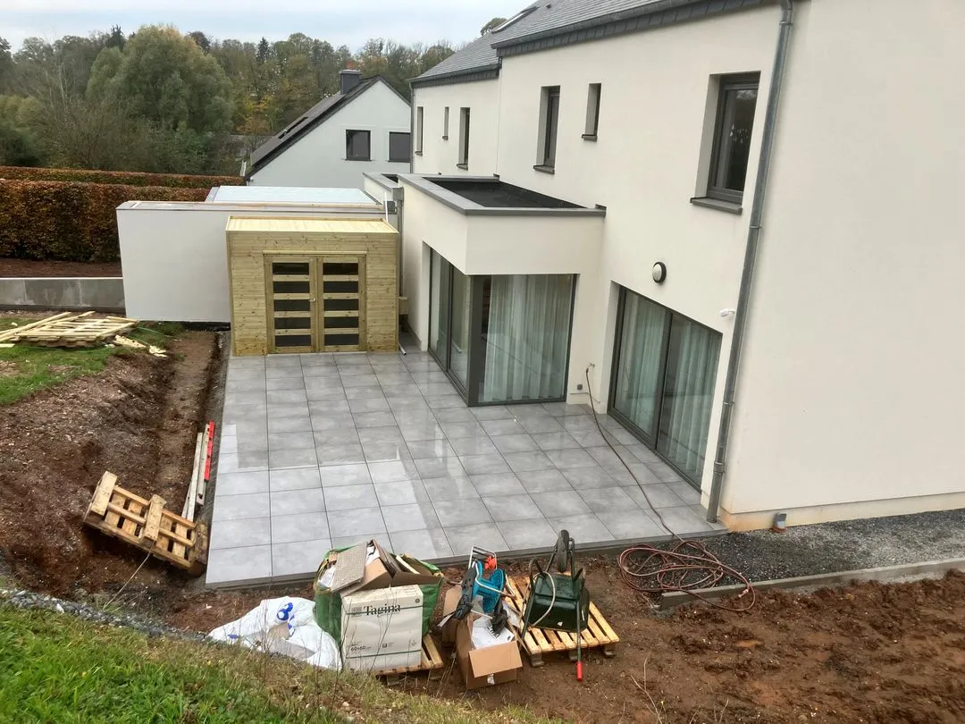 Création d'une terrasse en carrelage fait par Brovert